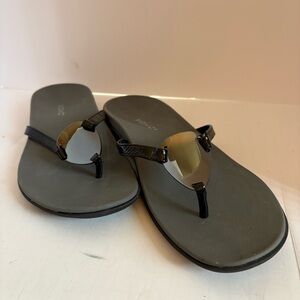 Vionic Crinkle Raysa Black Patent Crinkle Metal Leather Sandals Size US 13